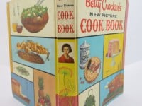 spine-and-covers-of-1961-betty-crocker-new-picture-cookbook
