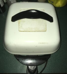 electric skillet with white cover