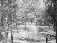 Black and white photo of people around the the fountain in Pulteney Park